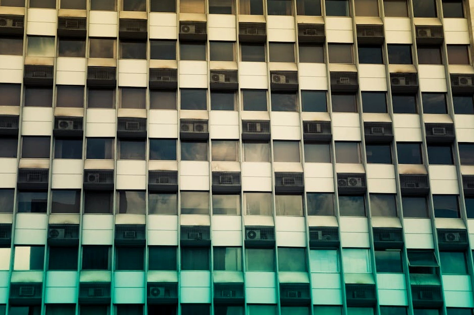 Edificio moderno che ospita la sede di Zenith Leadership Institute.